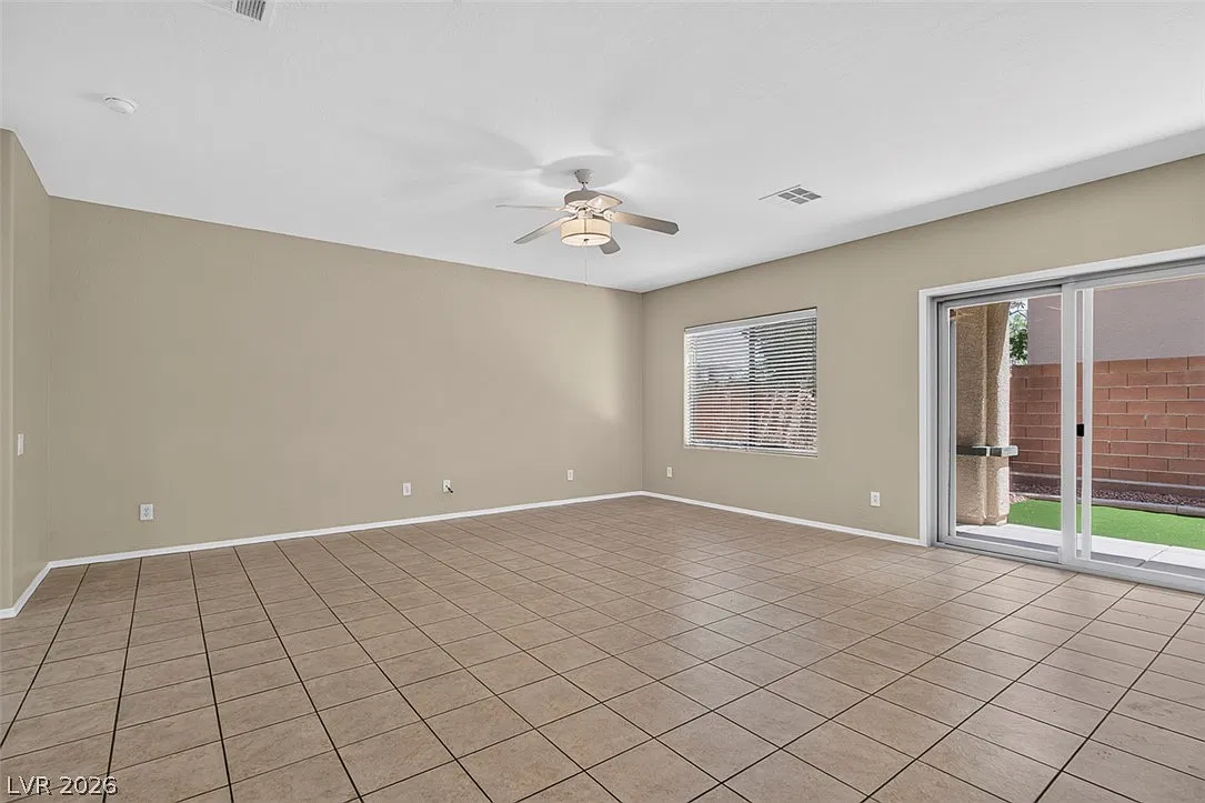 3 bed, 2.5 bath, 2018 sqft, $2,325 — Photo 3