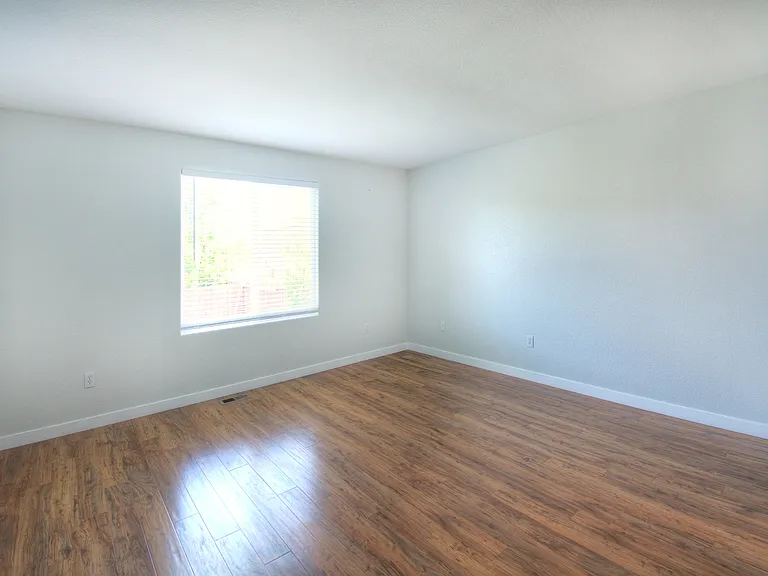 1325 Legend Oak Dr — Photo 3