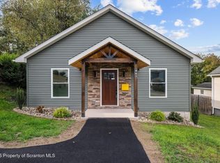 462 Delaware St, Jermyn, PA