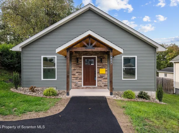 462 Delaware St, Jermyn, PA 18433