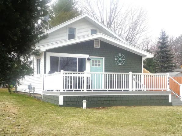 114 Carman Ave, Houghton Lake, MI 48629
