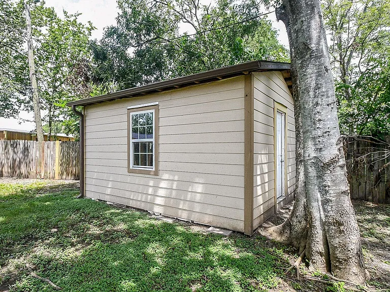 1405 Richard Ave — Photo 17