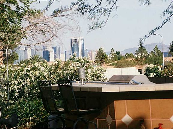 3rd image of 3042 Rosanna St