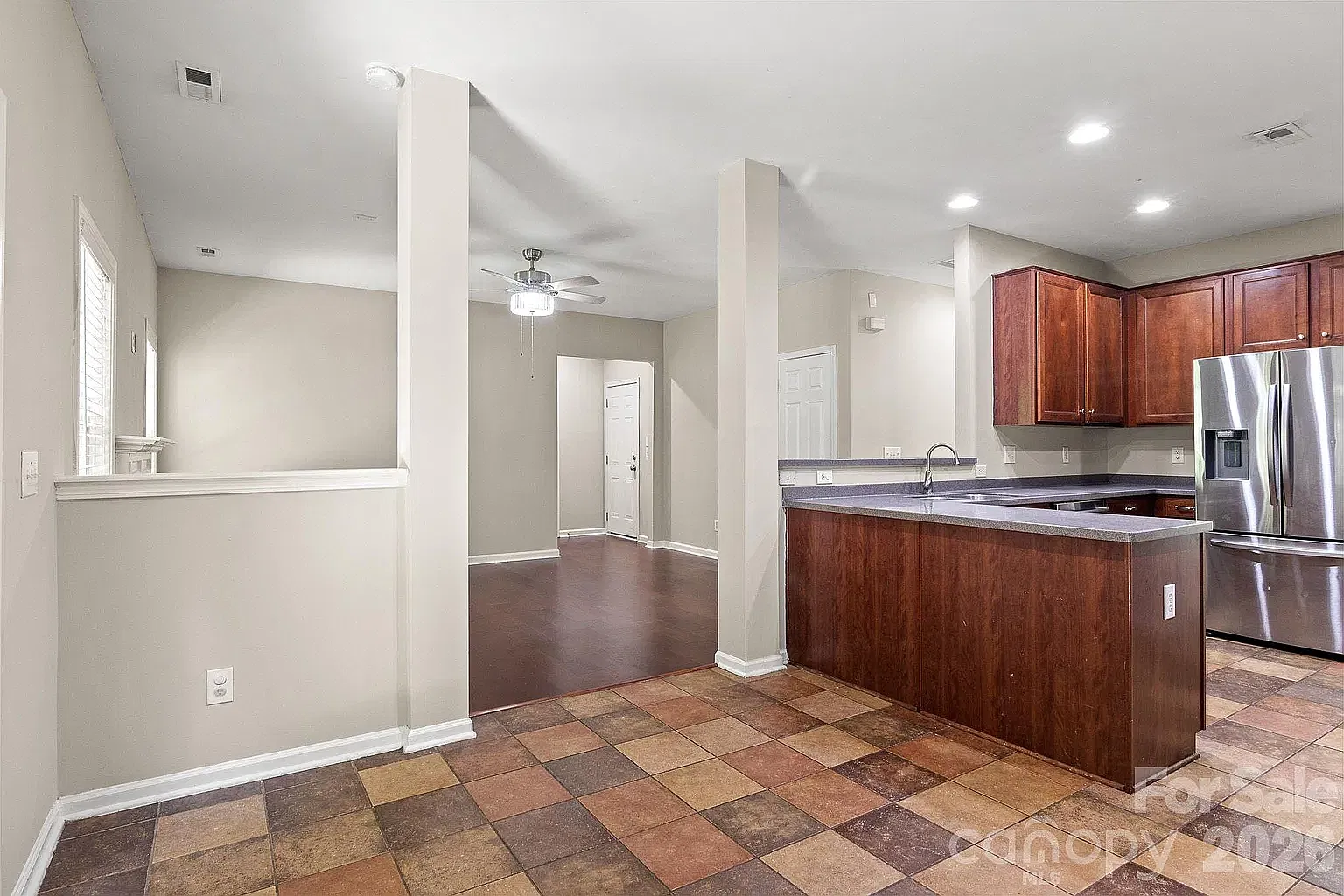 9055 Pembroke Ct — Photo 4