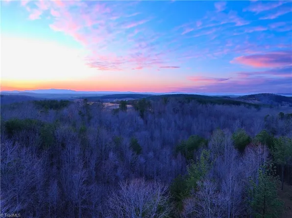 427 Trott Cir, Martinsville, VA 24112