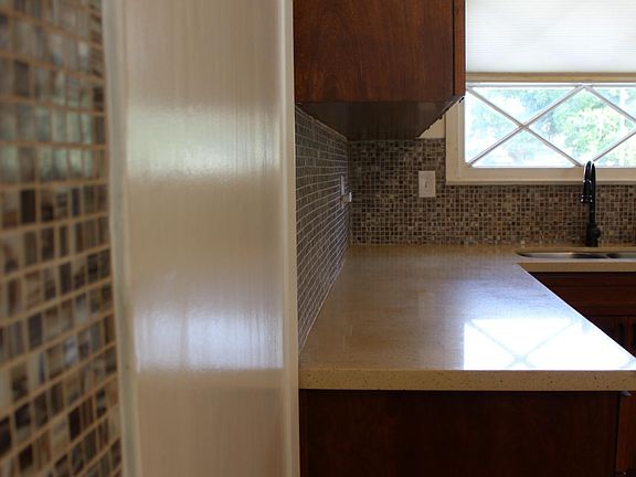 5th image of 4901 Abbeyville Ave