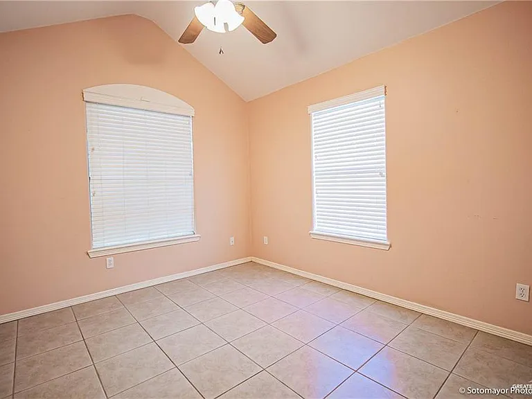 3402 Robin Ave — Photo 12
