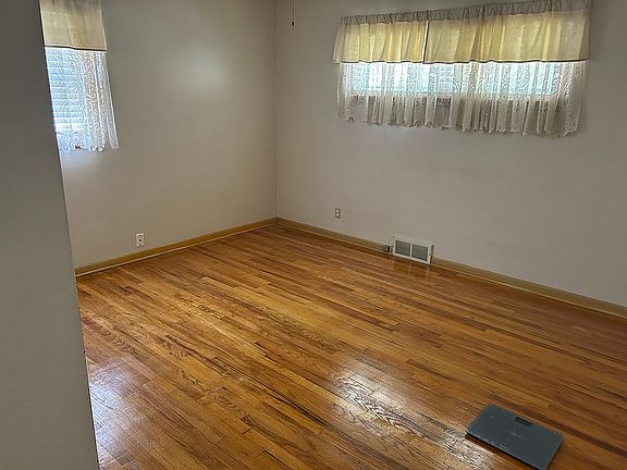 5th image of 2214 Green Ridge Dr