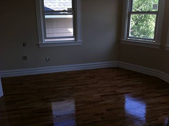3rd image of 10 Dennison St