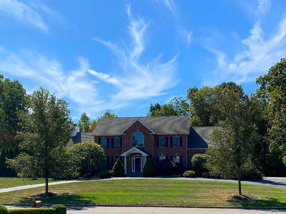 1st image of 19 Charnwood Dr