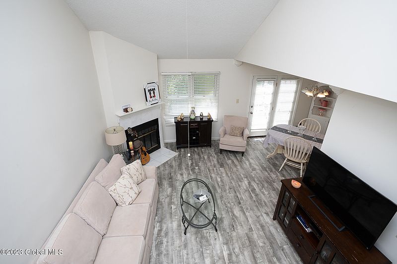 5th image of 3037 Squire Boulevard