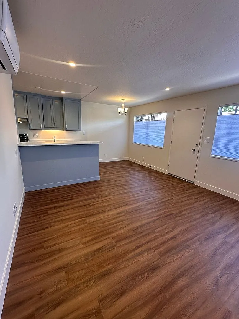 Coral Manor Apartments — Photo 3
