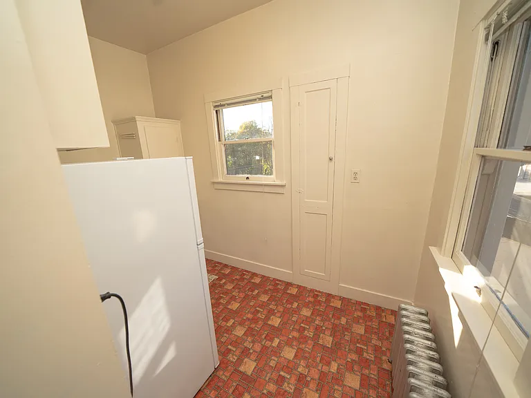 914 23rd St #8 — Photo 8