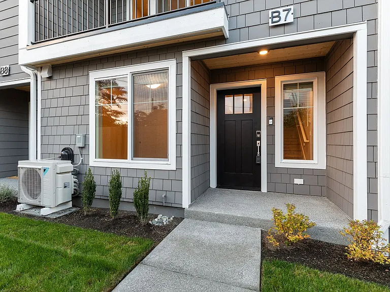 15423 Admiralty Way #B7 — Photo 1