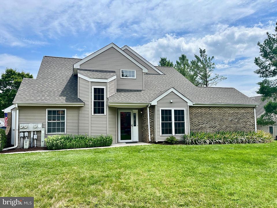 1st image of 11 Fleetwood Ct #22