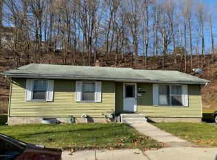 121 N 3rd St, Stroudsburg, PA 18360