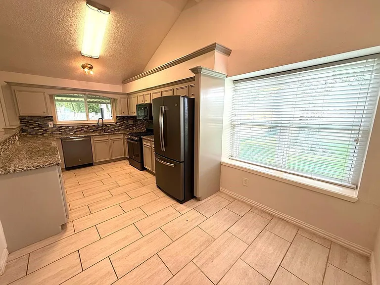 646 Fair Oak Dr — Photo 6