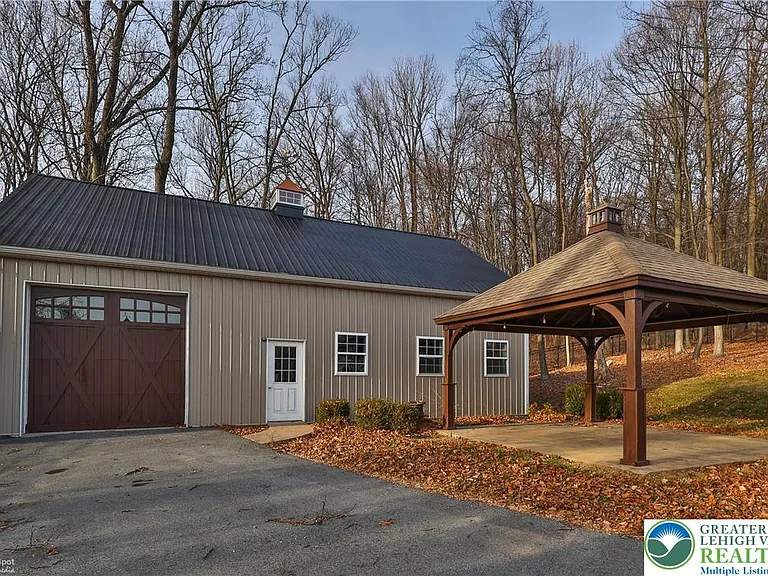 284 Walker Rd — Photo 13