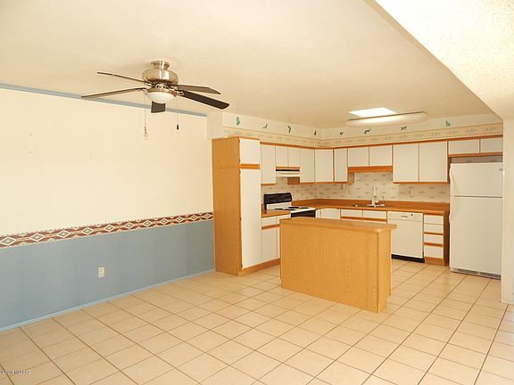 3rd image of 996 N Caribe Ave