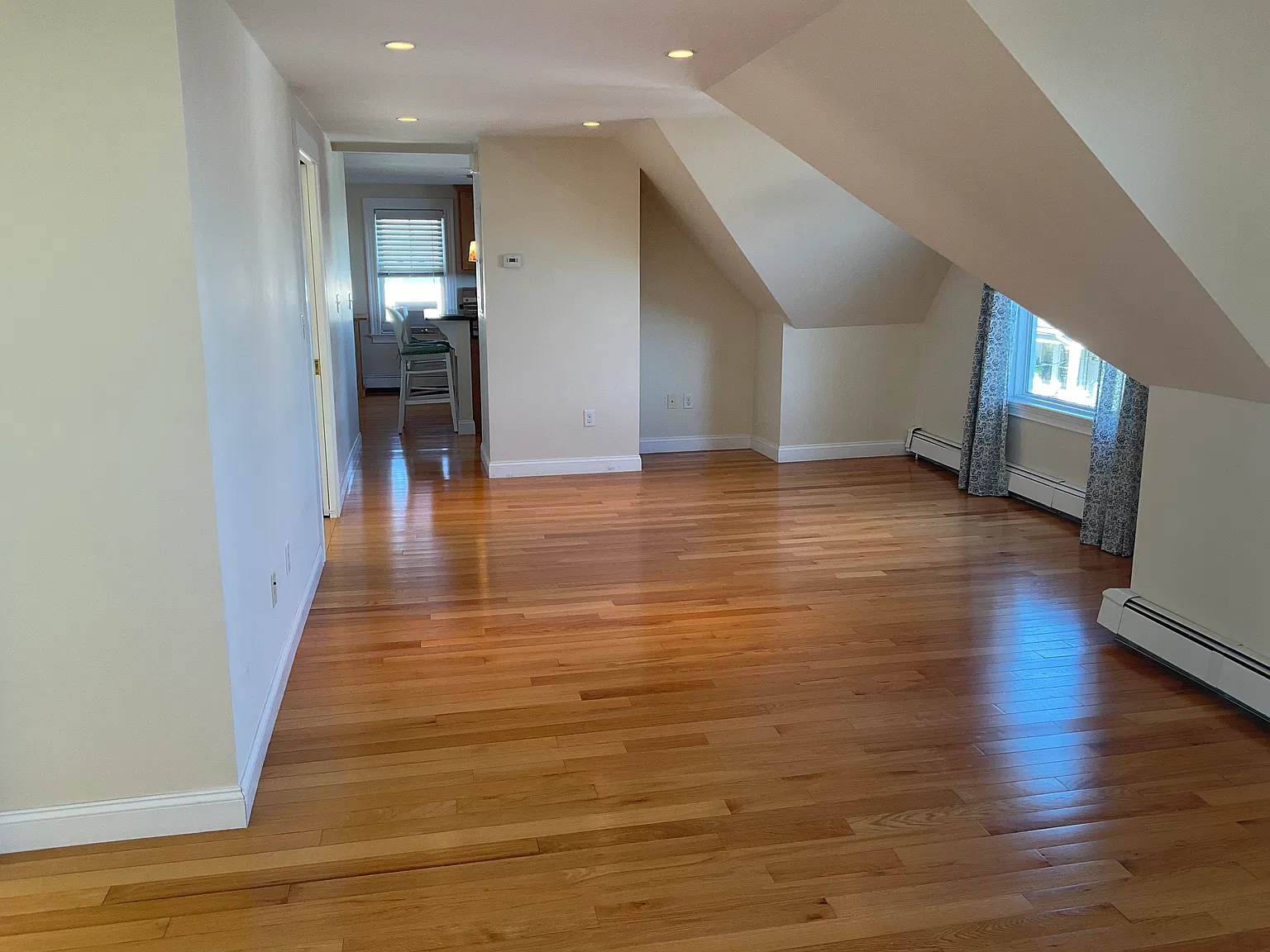 2 bed, 1000 sqft, $2,800 — Photo 3