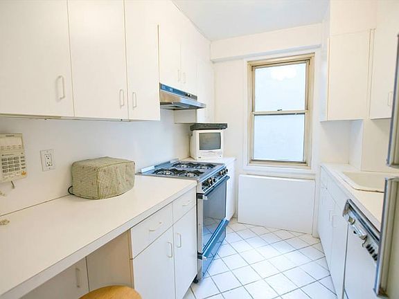4th image of 177 E 74th St #4F
