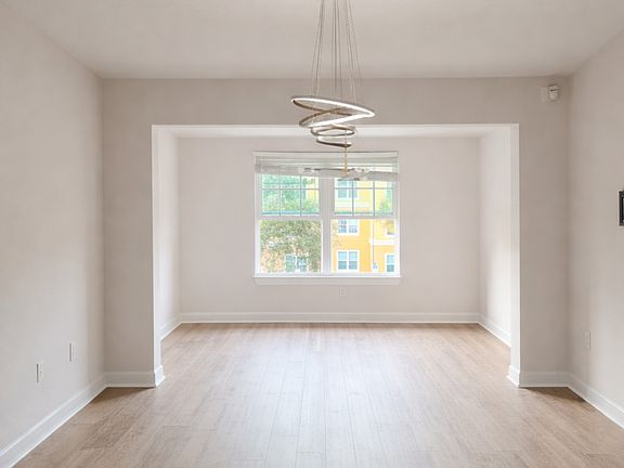 4th image of 5471 Vineland Rd APT 7302
