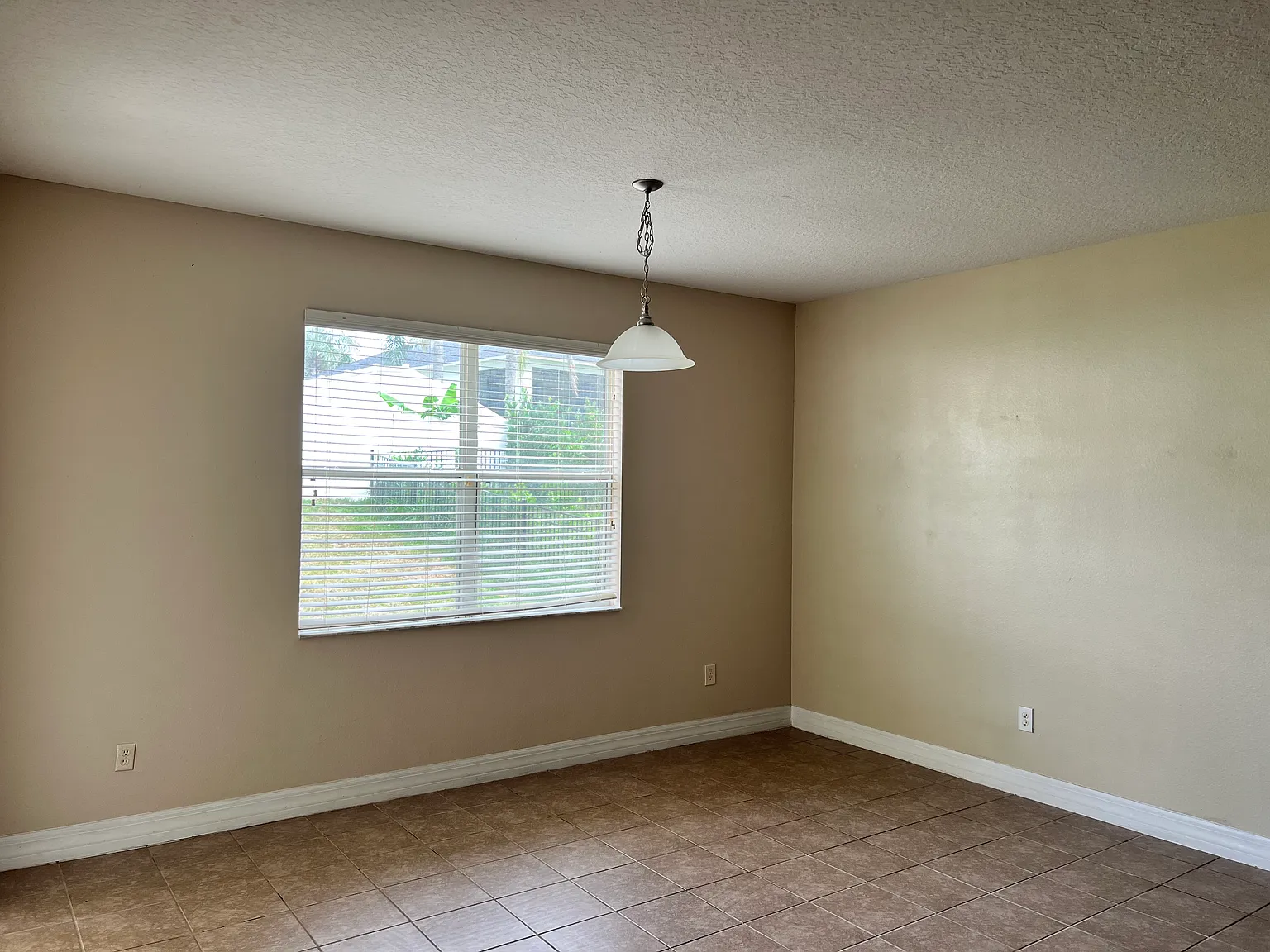 4 bed, 2.5 bath, 3749 sqft, $3,300 — Photo 4