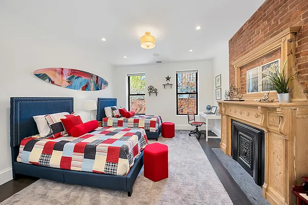 Sold by Bond New York | media 13