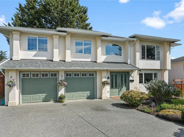 517 Pamela Pl, Saanich, BC V8Z 4H1