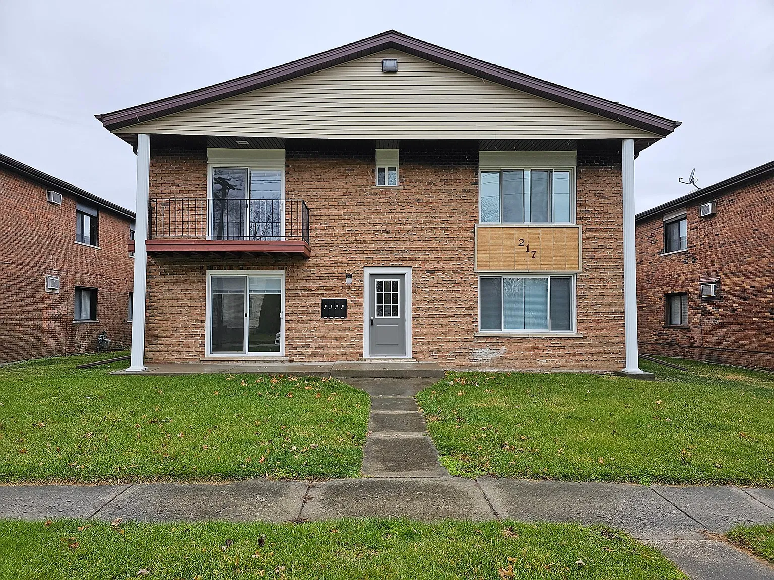 2 bed, 850 sqft, $1,225 — Photo 1
