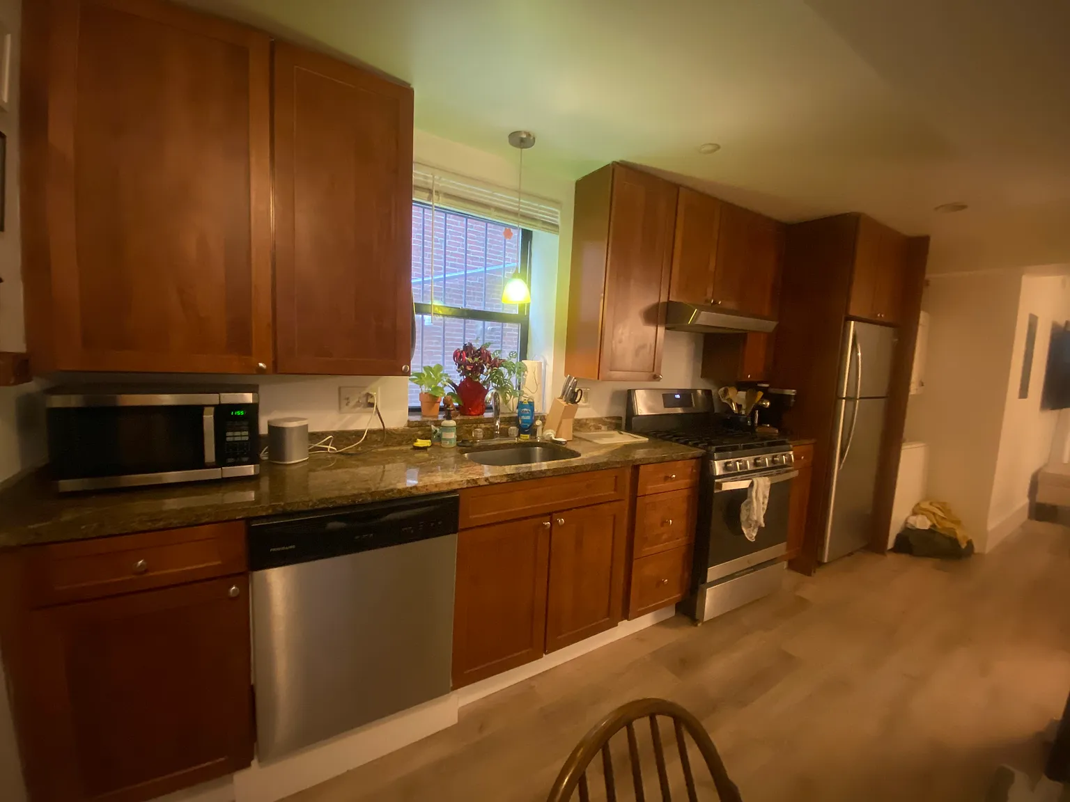3 bed, 818 sqft, $5,610 — Photo 1
