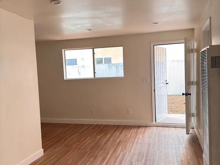 1060 McFarland Ave — Photo 7