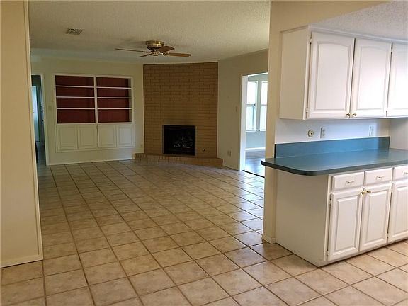 3rd image of 1326 Cromwell Dr