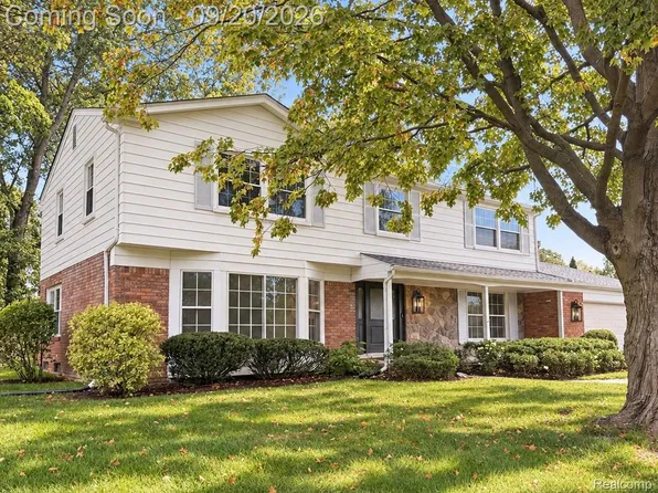 5600 Woodwind Dr, Bloomfield Hills, MI 48301