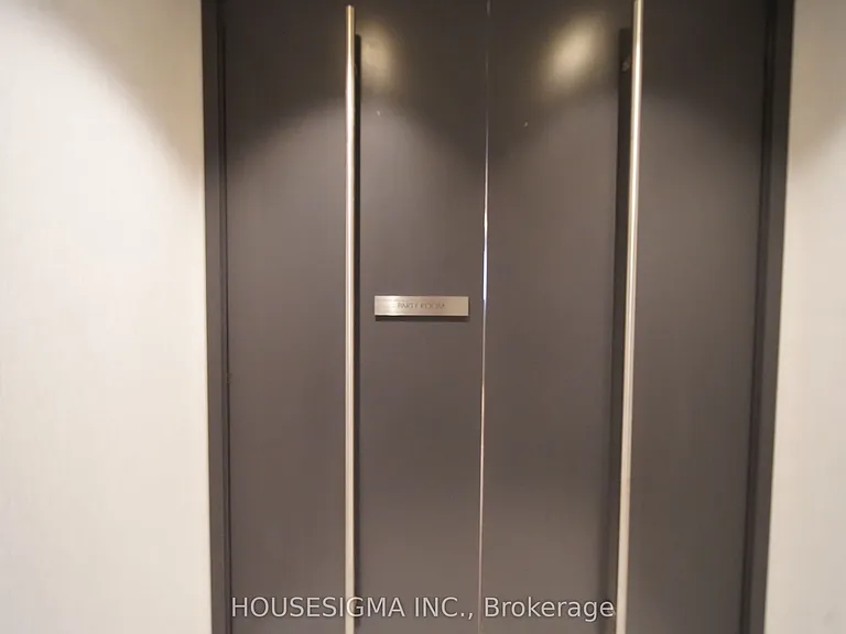270 Wellington St W #222 — Photo 10