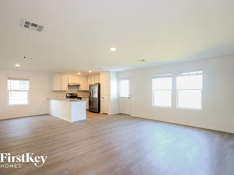 6611 Scarecrow Way — Photo 4