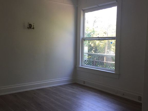 2nd image of 384 Linden Ave