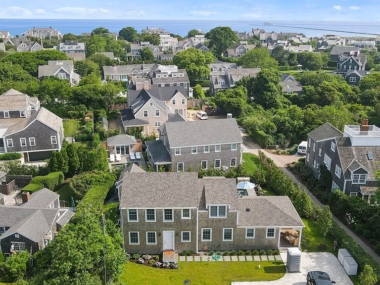 71 Cliff Rd — Photo 2