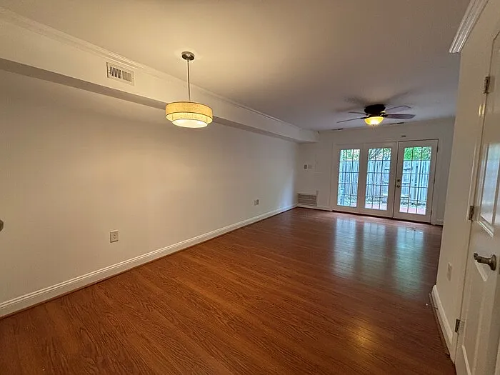 1207 Green Oaks Ln #D — Photo 7