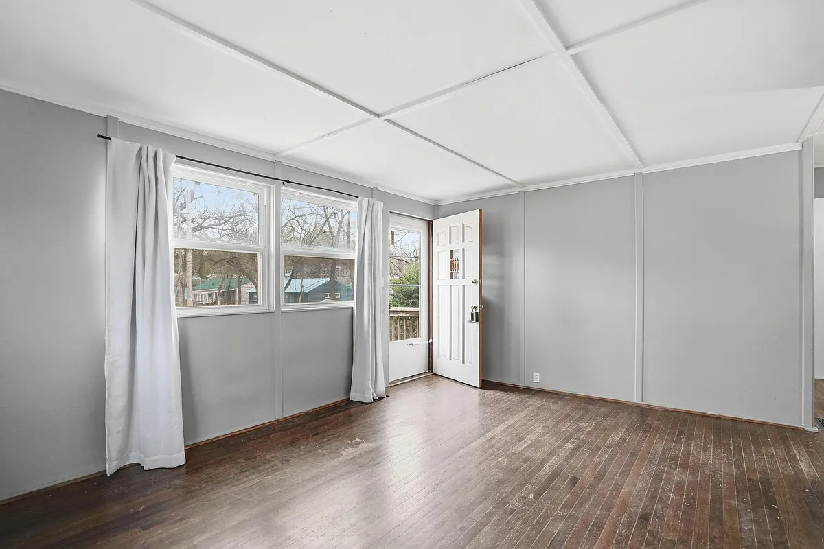 Building Photo - 1108 NE 46th Ter