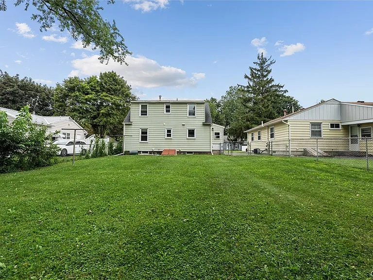 211 Windemere Rd — Photo 26