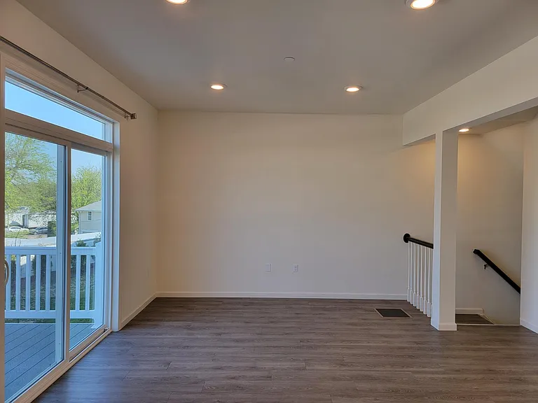 4616 Commerce St — Photo 12
