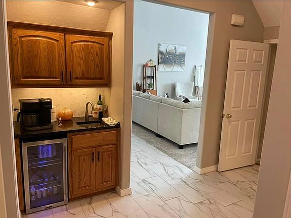 5th image of 908 Paradise Ln
