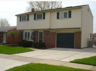 32561 Hiveley St, Westland, MI 48186