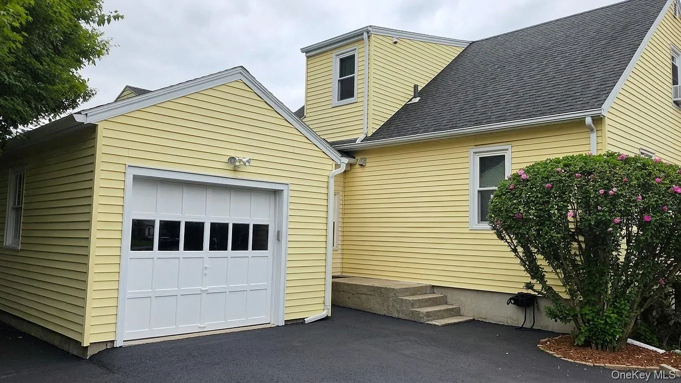 3 bed, 2.0 bath, 1377 sqft, $4,600 — Photo 4