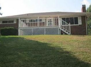 8 Westwood Ln, Huntington, WV 25704