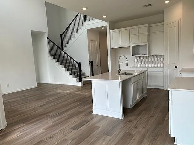 8310 Holly Blue Dr — Photo 7