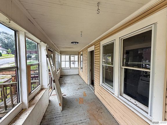 3rd image of 3611 Seward St