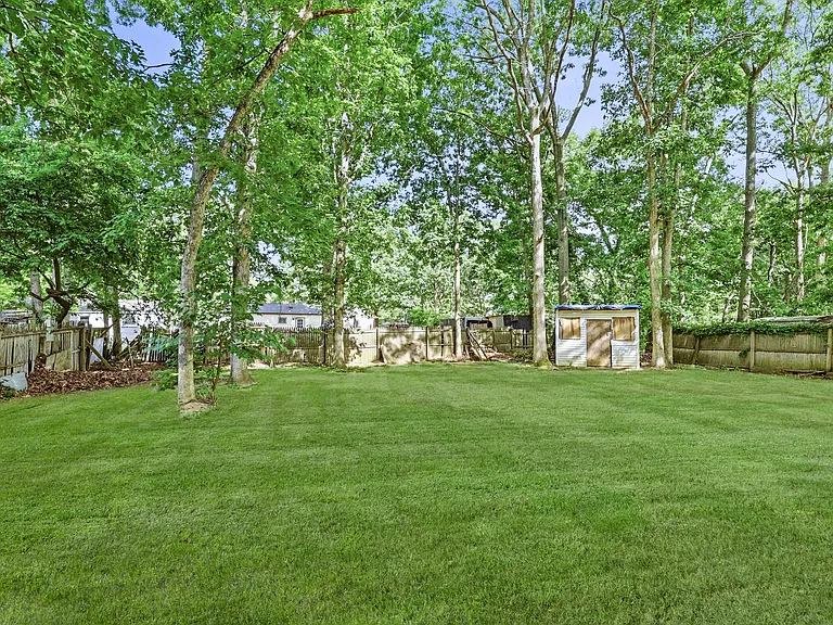 1305 Marshall St — Photo 4