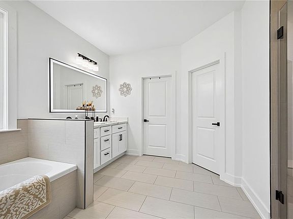 5th image of 36378 Donnis Dr